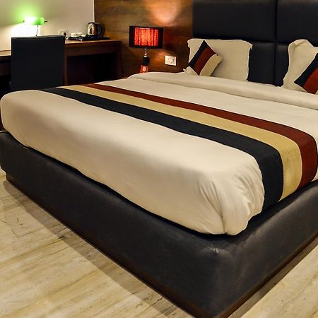 Oyo 1358 Hotel Crossroad Lucknow Dış mekan fotoğraf