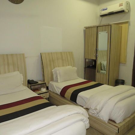 Oyo 1358 Hotel Crossroad Lucknow Dış mekan fotoğraf