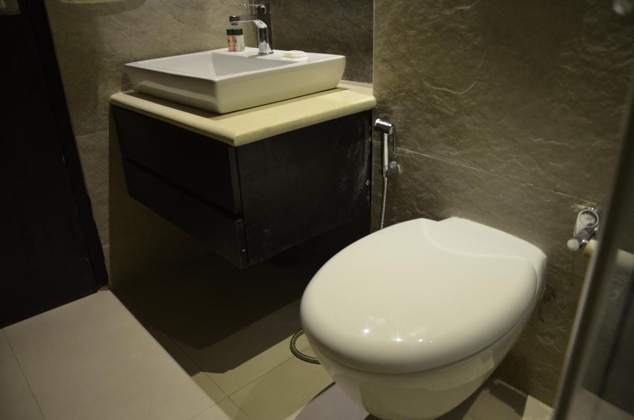 Oyo 1358 Hotel Crossroad Lucknow Dış mekan fotoğraf
