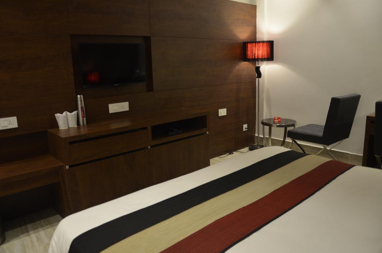 Oyo 1358 Hotel Crossroad Lucknow Dış mekan fotoğraf