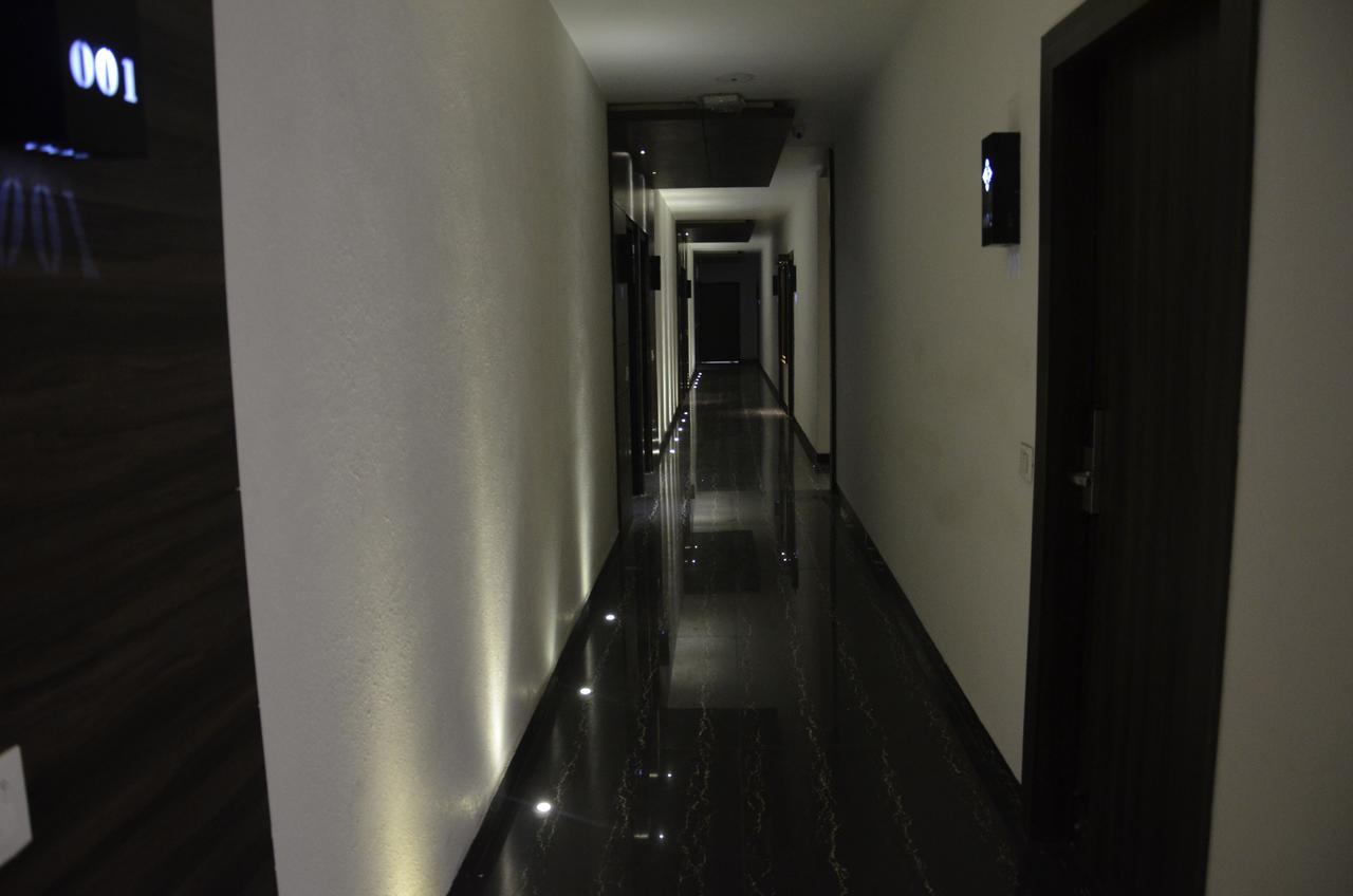 Oyo 1358 Hotel Crossroad Lucknow Dış mekan fotoğraf