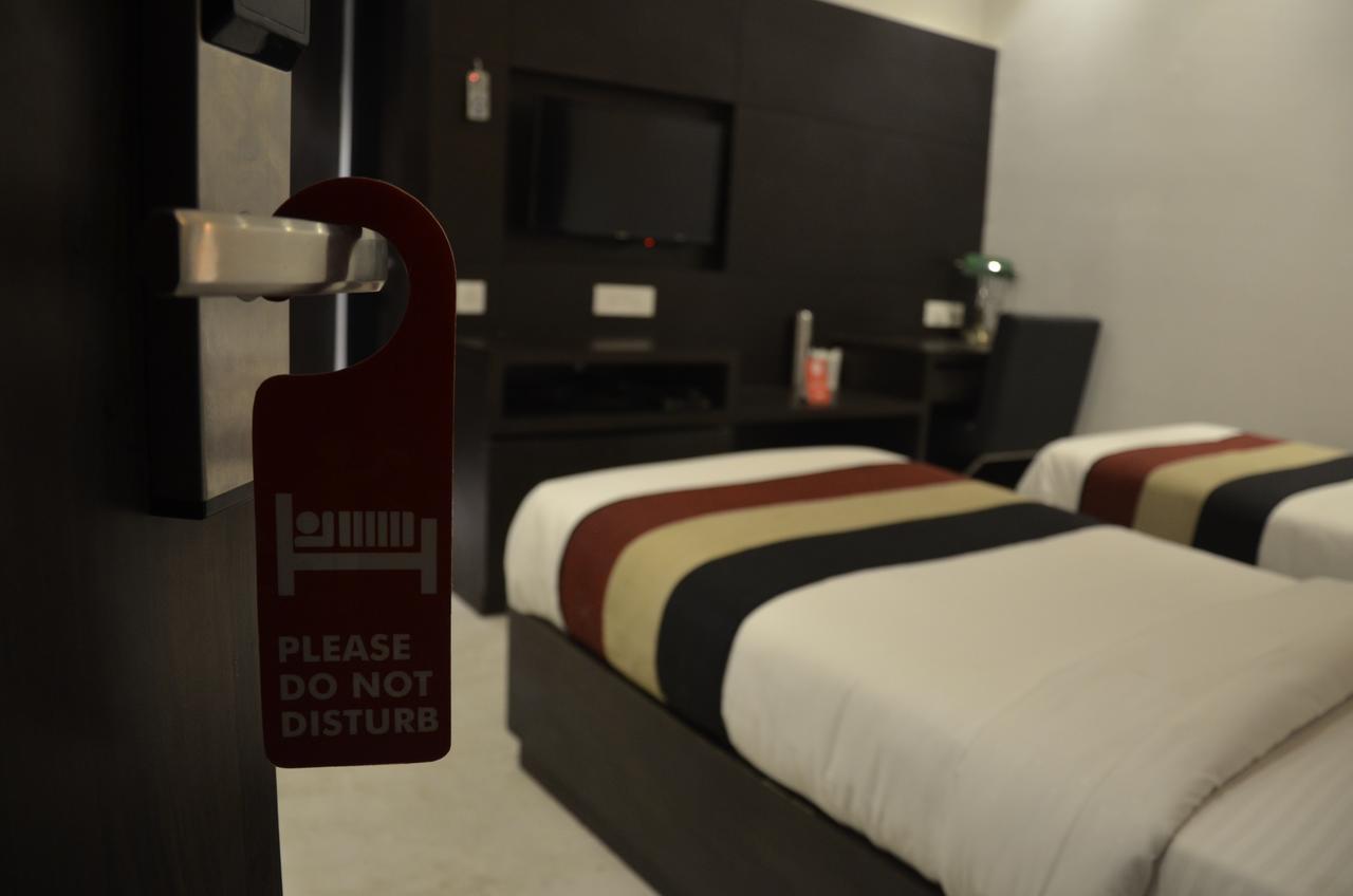 Oyo 1358 Hotel Crossroad Lucknow Dış mekan fotoğraf