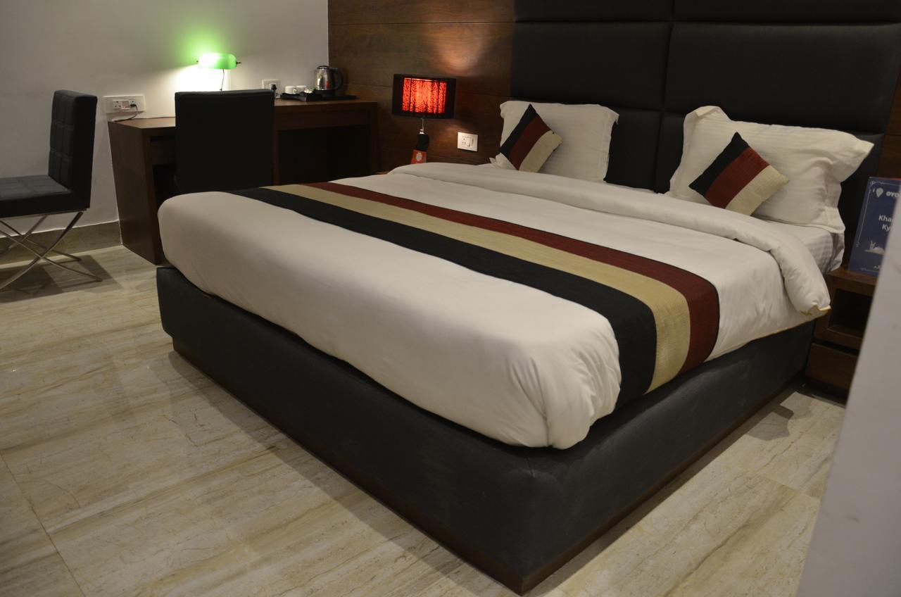 Oyo 1358 Hotel Crossroad Lucknow Dış mekan fotoğraf
