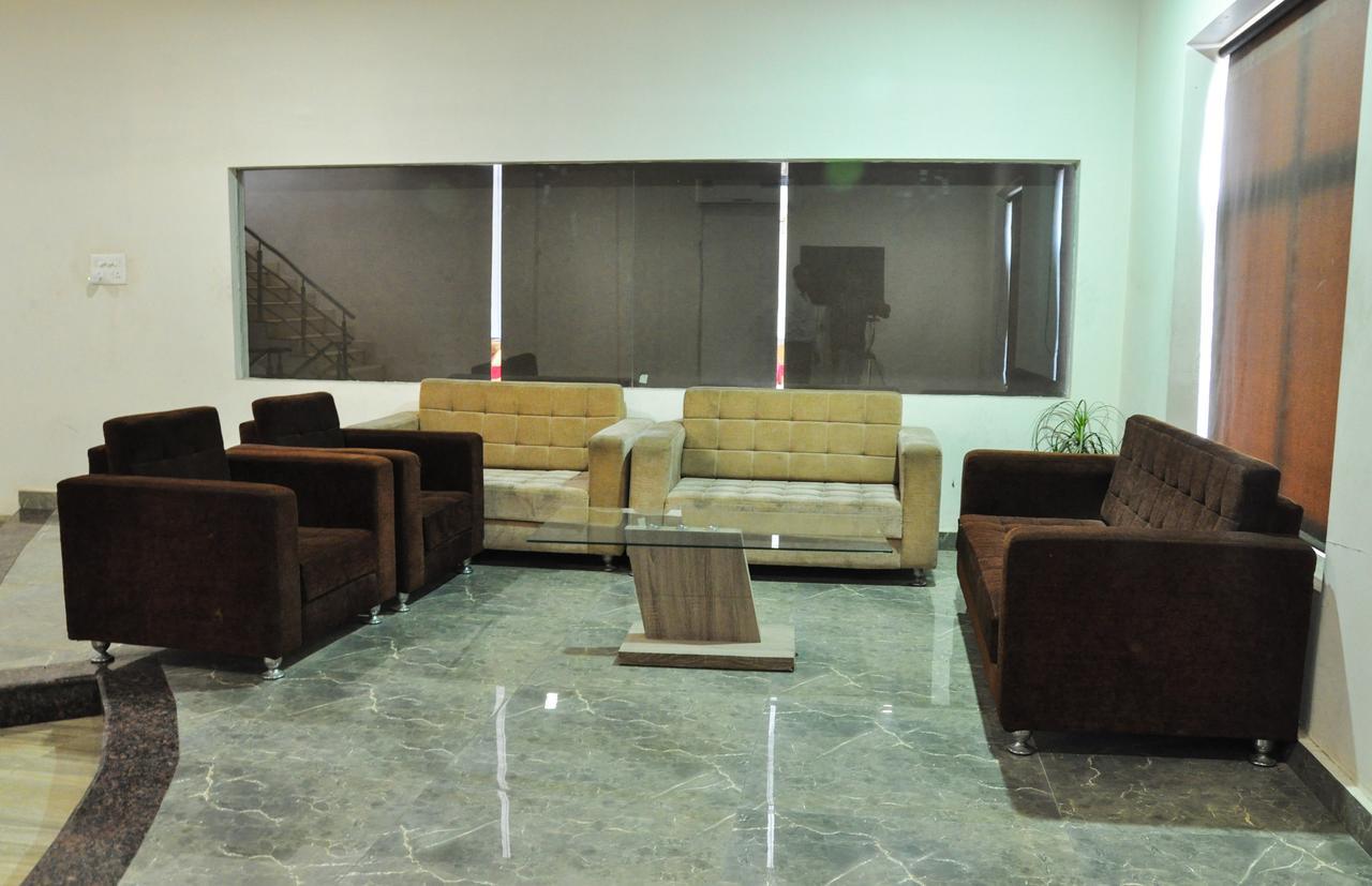 Oyo 1358 Hotel Crossroad Lucknow Dış mekan fotoğraf