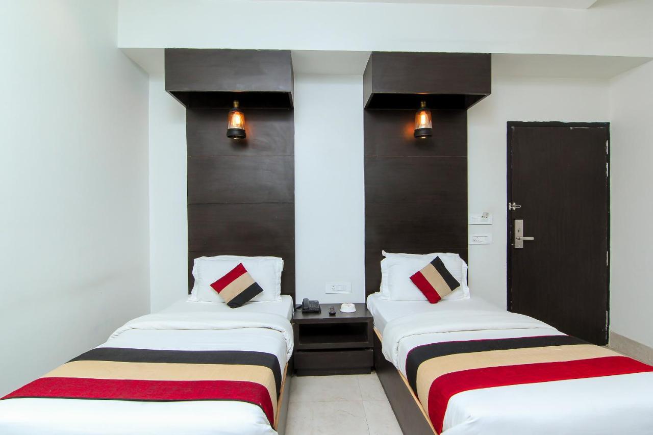 Oyo 1358 Hotel Crossroad Lucknow Dış mekan fotoğraf