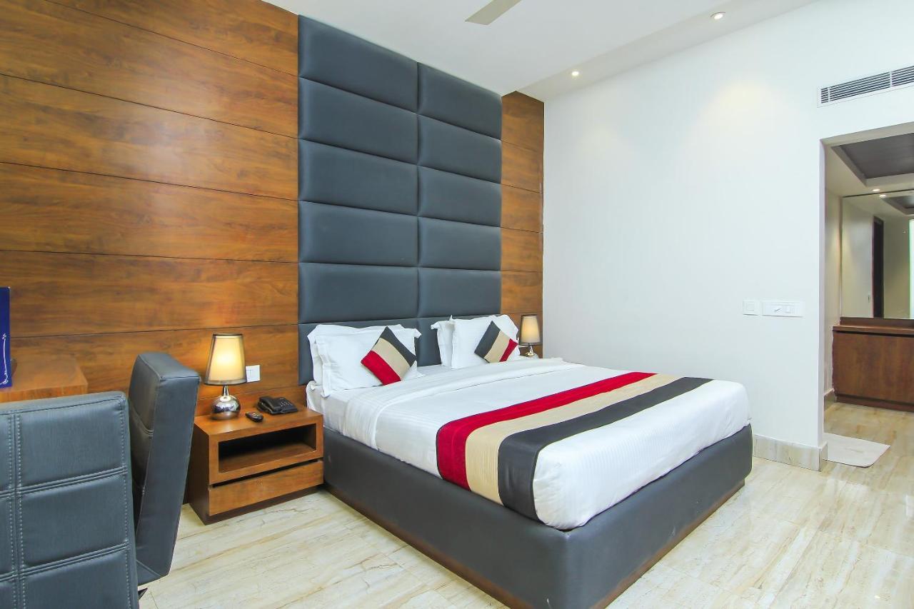 Oyo 1358 Hotel Crossroad Lucknow Dış mekan fotoğraf