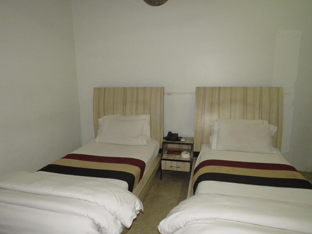 Oyo 1358 Hotel Crossroad Lucknow Dış mekan fotoğraf
