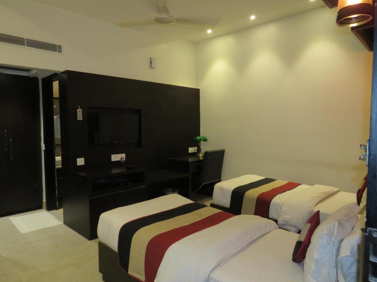 Oyo 1358 Hotel Crossroad Lucknow Dış mekan fotoğraf
